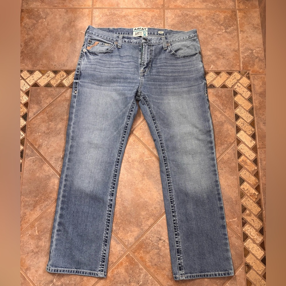 Men's Blue Jeans Preowned ARIAT M7 slim fit, straight leg SIZE 38 x 30